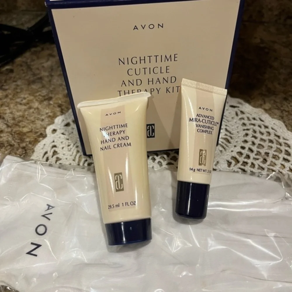 Avon Nighttime Cuticle and Hand Therapy Kit NIB
